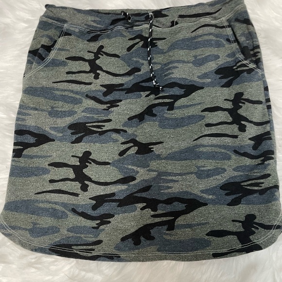 | Sundry | Green Camo Saturday Skirt, Camouflage Mini Knit Skirt. Size 1. - Picture 3 of 8